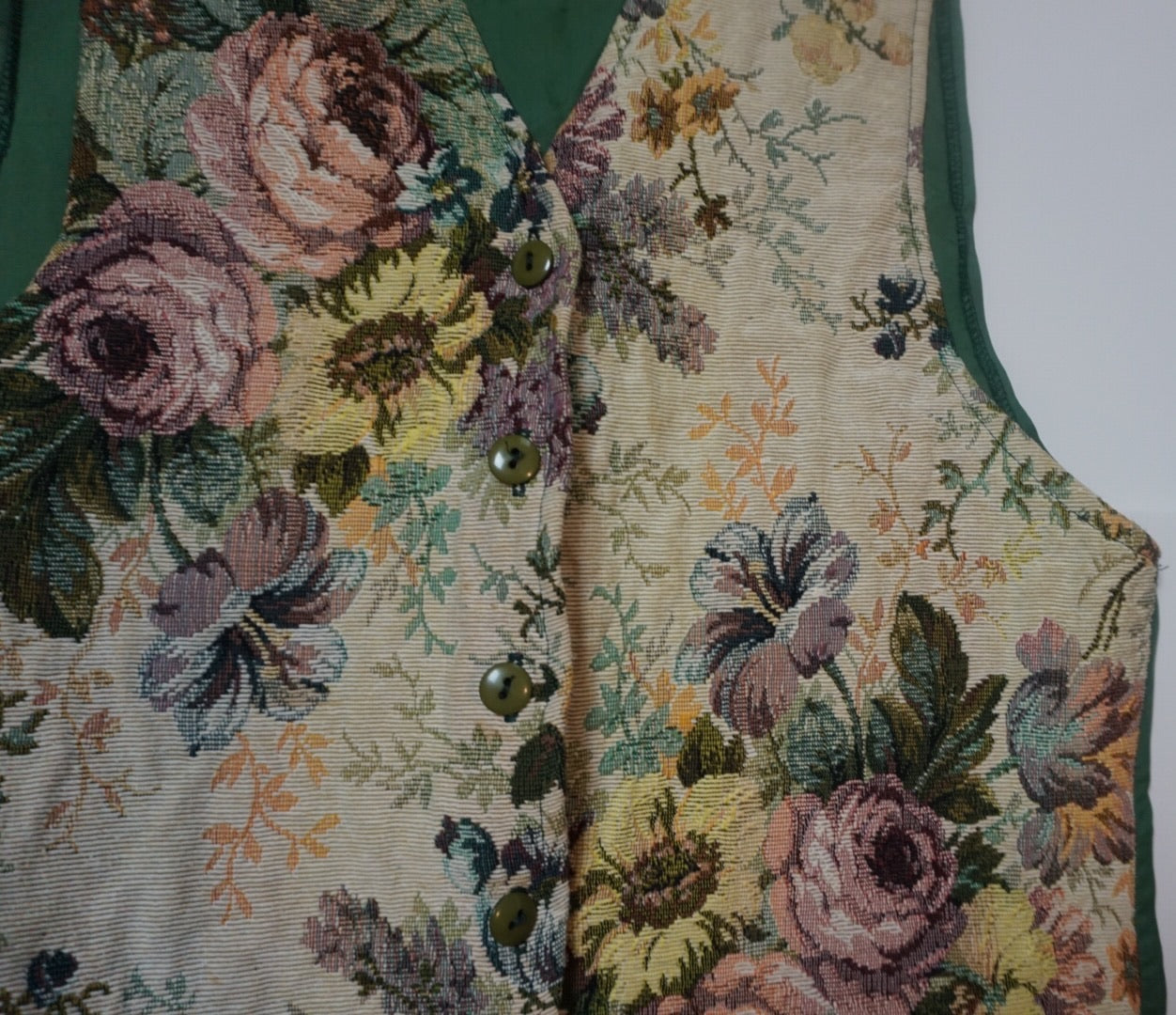 FLORAL/HUNTER GREEN JACQUARD VEST