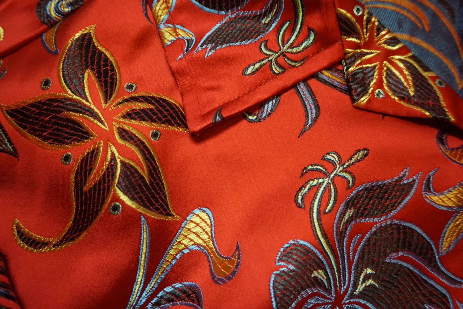 JACQUARD SATIN FLORAL SHORT SLEEVE BLOUSE